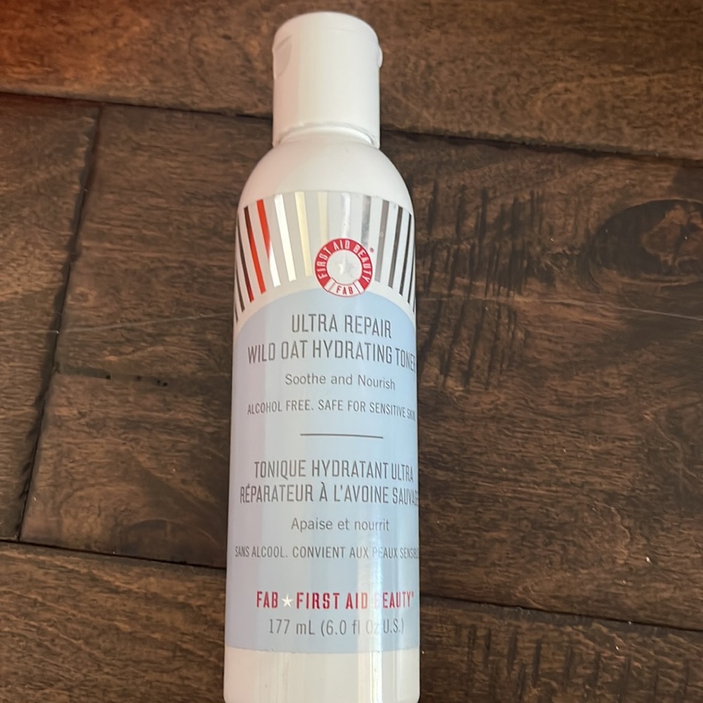 FIRST AID BEAUTY Repair Wild Oat Hydrating Toner